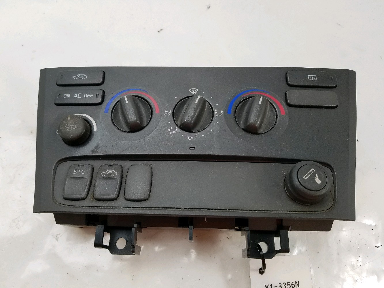 Climate control VOLVO V70 II (285) 2.4 D5 10472588 BParts