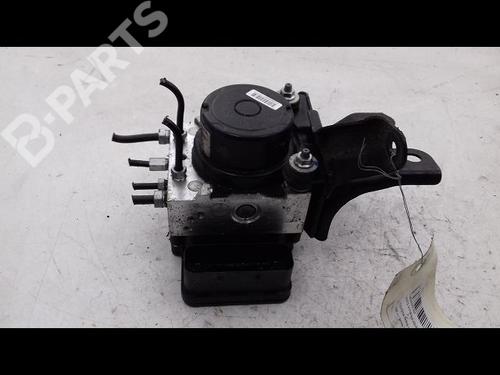 Used ABS pump TOYOTA YARIS (_P13_) 1.0 (KSP130_, KSP130) (69 hp) 9118157