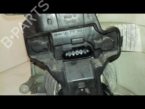 Left taillight VW TOURAN (1T1, 1T2) 1.9 TDI | BP29226683C34 