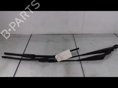 Used Front windshield wiper arm RENAULT TWINGO II (CN0_) 1.5 dCi (CN0E) (64 hp) 14888591