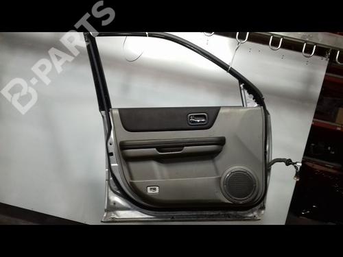 Dør venstre foran NISSAN X-TRAIL I (T30) 2.2 dCi 4x4 (136 hp) 12174050