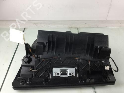 Handskerum BMW 3 (E90) 318 d (143 hp) 8969404