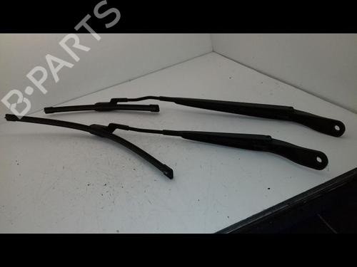 Used Front windshield wiper arm PEUGEOT 2008 II (UD_, US_, UY_, UJ_, UR_, UC_) 1.2 PureTech 130 (USHNS, URHNS) (130 hp) 22341849