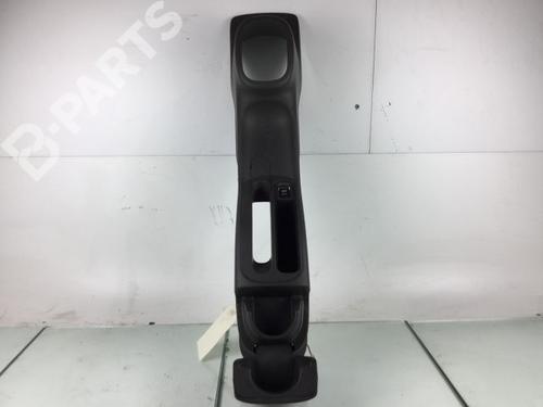 Used Armrest / Center console Armrest / Center console NISSAN MICRA III (K12) 1.4 16V (88 hp) 8961210 8961210