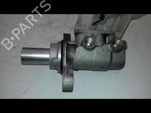 Used Brake master cylinder PEUGEOT 5008 II (MC_, MJ_, MR_, M4_) 1.5 BlueHDi 130 (MCYHZJ, MCYHZR, MCYHZX) (131 hp) 19089691