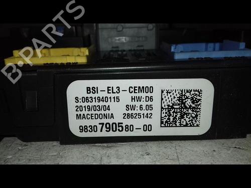 Used Fuse box Fuse box 37083625 37083625