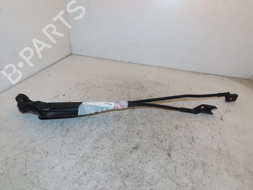 Used Front windshield wiper arm Front windshield wiper arm FIAT 500 (312_) 1.2 (312AXA1A) (69 hp) 33248235 33248235