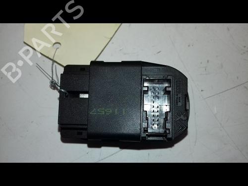 Used Left front window switch PEUGEOT 306 Hatchback (7A, 7C, N3, N5) 1.8 (101 hp) 23195748
