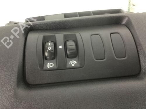 Used Headlight switch RENAULT CLIO III (BR0/1, CR0/1) 1.5 dCi (C/BR0G, C/BR1G) (68 hp) 8970265