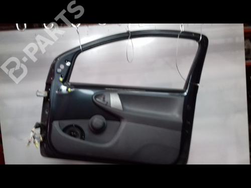 Used Right front door TOYOTA AYGO (_B1_) 1.0 (KGB10_, KGB10R) (68 hp) 9513697