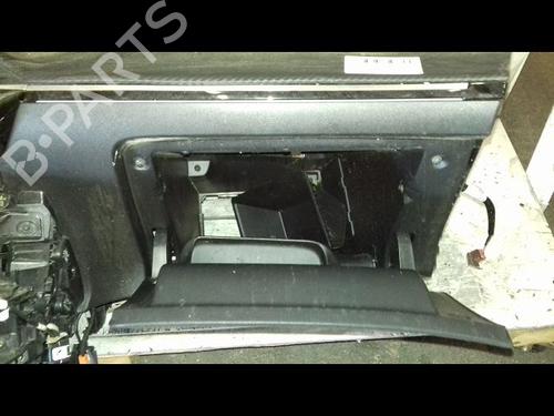 Used Middle console PEUGEOT 2008 II (UD_, US_, UY_, UJ_, UR_, UC_) 1.5 BlueHDI 130 (131 hp) 29224279