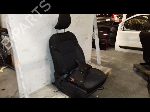 sde-hjre-fortil-renault-clio-v-b7_-2019-33248205 main image