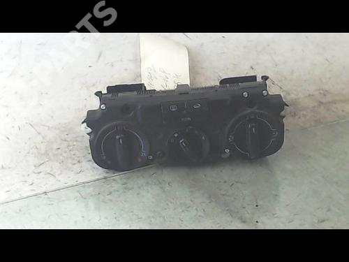 Used Climate control VW GOLF V (1K1) 1.9 TDI (90 hp) 8969567