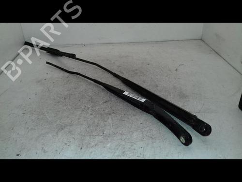 Vindspejlsviskerarm Vindspejlsviskerarm RENAULT CLIO III (BR0/1, CR0/1) 1.2 16V (BR02, BR0J, BR11, CR02, CR0J, CR11) (75 hp) 34106131 34106131