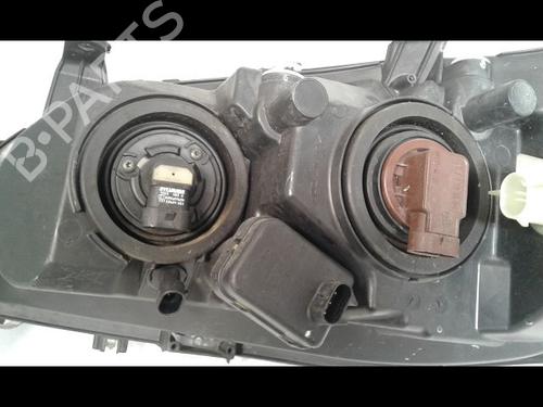 Used Right headlight OPEL ZAFIRA A MPV (T98) 2.2 DTI 16V (F75) (125 hp) 8972841