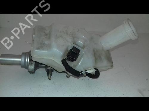 Used Brake master cylinder RENAULT CLIO V (B7_) 1.5 Blue dCi 85 (B7AG) (86 hp) 19791183