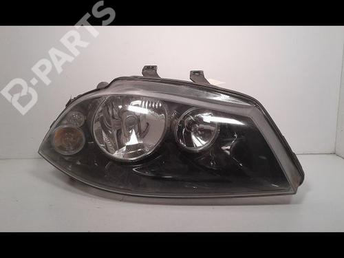 Used Right headlight SEAT CORDOBA (6L2) 1.4 16V (86 hp) 8968621
