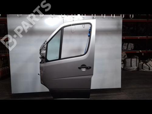 Used Left front door Left front door MERCEDES-BENZ SPRINTER 3-t Bus (B906) 215 CDI (906.711, 906.713) (150 hp) 10408958 10408958