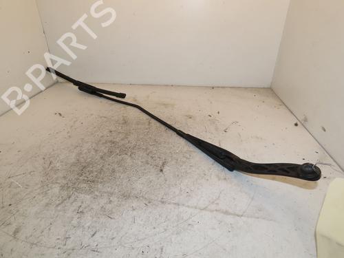 Used Front windshield wiper arm FIAT PUNTO (199_) 1.3 D Multijet (75 hp) 33136669