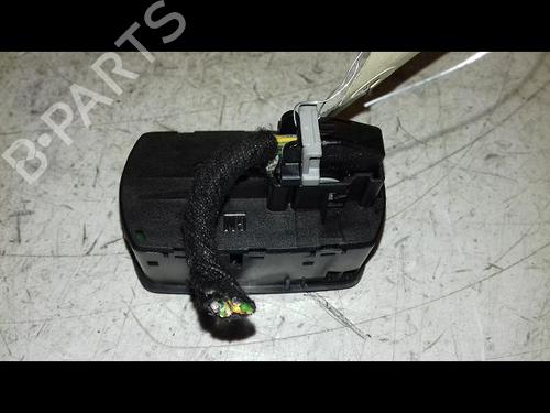 Used Left front window switch Left front window switch OPEL CORSA D (S07) 1.3 CDTI (L08, L68) (75 hp) 33031526 33031526