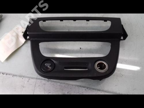 Used Armrest / Center console Armrest / Center console RENAULT MEGANE III Hatchback (BZ0/1_, B3_) 1.5 dCi (106 hp) 8970378 8970378
