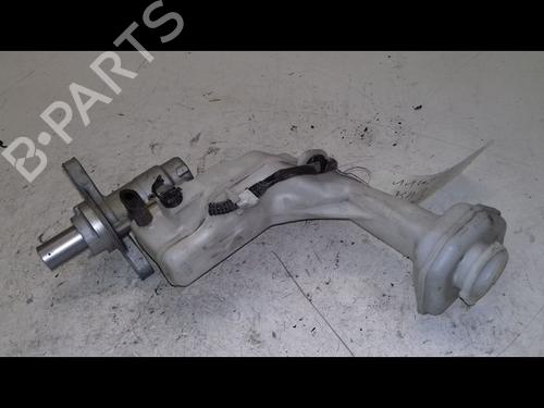 Used Brake master cylinder RENAULT KADJAR (HA_, HL_) 1.5 dCi 110 (HLA3) (110 hp) 8970441