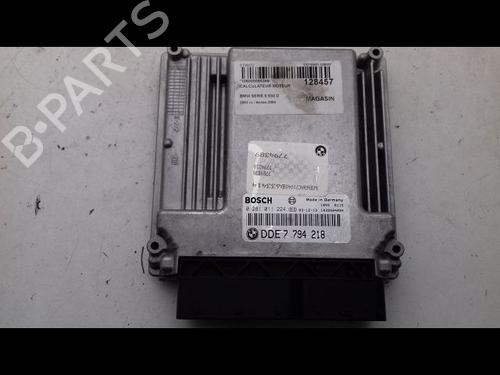 Used Engine control unit (ECU) BMW 5 (E60) 530 d (218 hp) 8974513