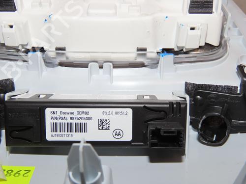 Used Interior roof light Interior roof light PEUGEOT 2008 II (UD_, US_, UY_, UJ_, UR_, UC_) e-2008 (UKZKXZ) (136 hp) 25149944 25149944