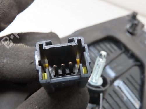 left-tailgate-light-citroen-c4-cactus-2014-26512146 main image