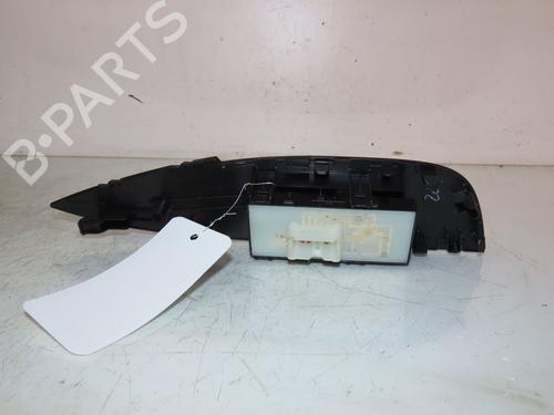 switch-nissan-qashqai-ii-j11-j11_-2013-24706414 main image