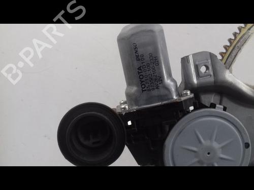 Used Front right window mechanism TOYOTA YARIS (_P9_) 1.3 VVT-i (SCP90_, SCP90R) (87 hp) 9073178