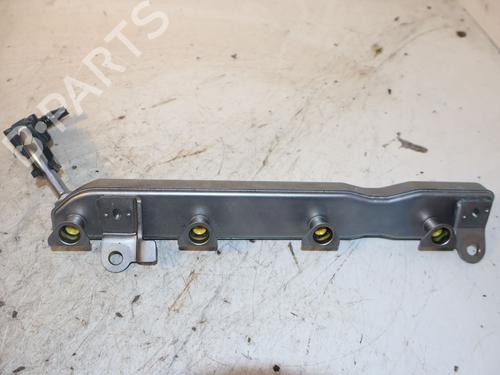 Used Injection rail Injection rail TOYOTA YARIS (_P13_) 1.5 (NSP131_) (112 hp) 34640595 34640595