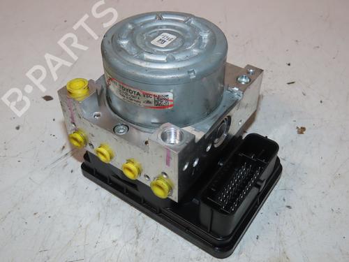 Módulo de ABS TOYOTA YARIS (_P21_, _PA1_, _PH1_) 1.5 (MXPA11) (125 hp) 31324900