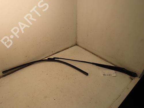 Used Front windshield wiper arm PEUGEOT 5008 (0U_, 0E_) 1.6 HDi (114 hp) 32005469
