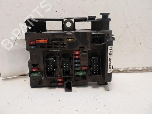 Used Fuse box Fuse box 39217976 39217976