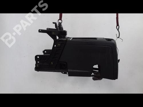 Used Middle console PEUGEOT 5008 (0U_, 0E_) 1.6 HDi (110 hp) 8995555