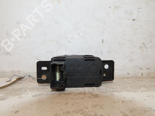 Used Switch RENAULT MEGANE IV Hatchback (B9A/M/N_) 1.6 dCi 130 (B9A4) (130 hp) 28120845
