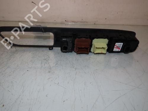 Used Left front window switch RENAULT CAPTUR I (J5_, H5_) 1.5 dCi 90 (J5N4, J5M5, J5MW, J5M6, J5AL, J5AJ) (90 hp) 21800262