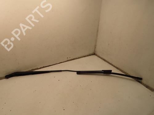 Used Front windshield wiper arm RENAULT CLIO III (BR0/1, CR0/1) 1.5 dCi (75 hp) 32690851