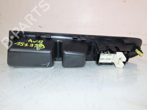 Used Switch TOYOTA YARIS (_P13_) 1.5 Hybrid (NHP130_) (101 hp) 30952925