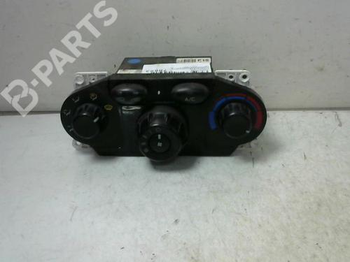Used Climate control HYUNDAI SANTA FÉ I (SM) 2.0 CRDi (113 hp) 8976122