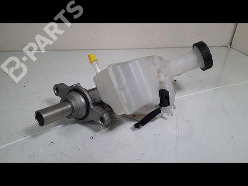 Used Brake master cylinder RENAULT CLIO V (B7_) 1.0 SCe 75 (B7M5) (72 hp) 10234757
