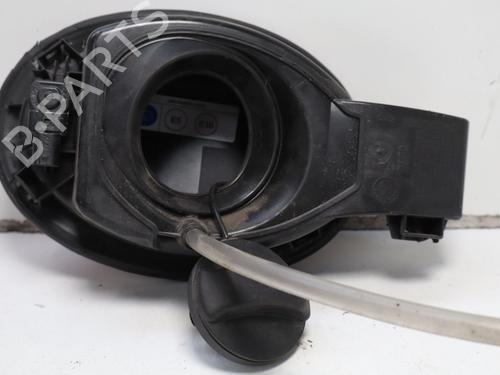 fuel-flap-alfa-romeo-giulia-952_-2015-39659865 main image