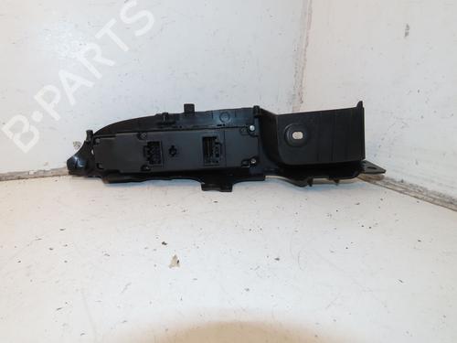 Interrupteur de vitre avant gauche MAZDA 2 (DE_, DH_) 1.3 MZR (DE3FS) (84 hp) 31843768