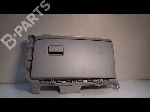 Dashboardkastje TOYOTA YARIS (_P21_, _PA1_, _PH1_) 1.5 Hybrid (MXPH11) (92 hp) 11963811