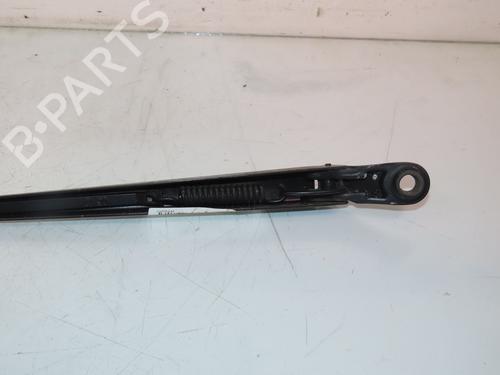 Used Front windshield wiper arm RENAULT CLIO III (BR0/1, CR0/1) 1.2 16V (BR02, BR0J, BR11, CR02, CR0J, CR11) (75 hp) 23065401