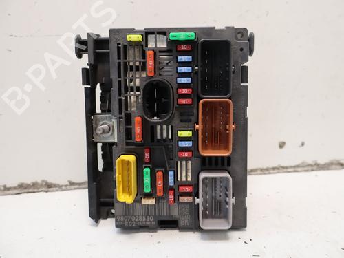Used Fuse box Fuse box PEUGEOT 3008 I MPV (0U_) 2.0 HDi Hybrid4 (0URHCA) (200 hp) 35887120 35887120