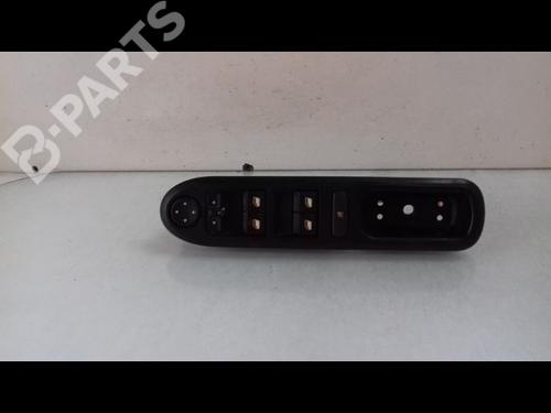 Used Left front window switch PEUGEOT 407 (6D_) 2.0 HDi 135 (6DRHRH, 6DRHRE, 6DRHRG, 6DRHRJ) (136 hp) 8982824