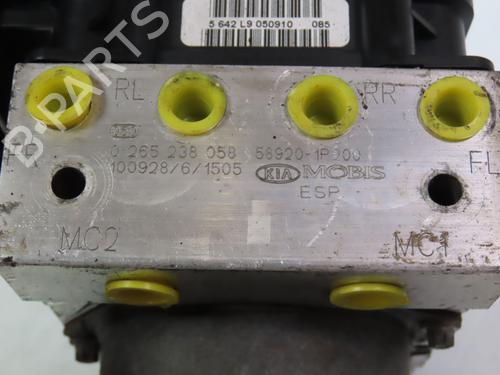 Used ABS pump KIA VENGA (YN) 1.6 CRDi 115 (116 hp) 27666045