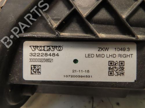 Used Right headlight Right headlight VOLVO V40 Cross Country (526) D2 (120 hp) 32715335 32715335